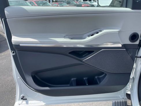 New 2025 Lincoln Navigator Reserve AWD/4WD image 13
