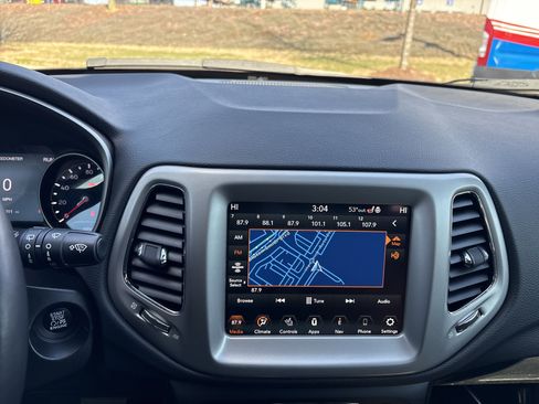 Certified 2021 Jeep Compass Latitude image 27