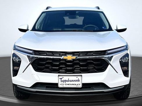 Used 2024 Chevrolet Trax LT FWD image 2