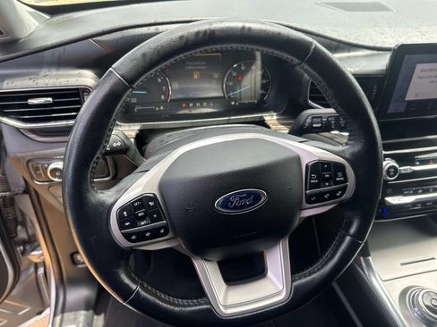 Used 2021 Ford Explorer Limited w/ Equipment Group 301A AWD/4WD image 24