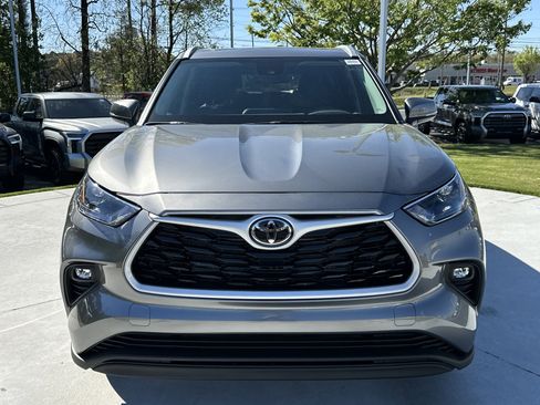 Certified 2026 Toyota Highlander XLE image 3