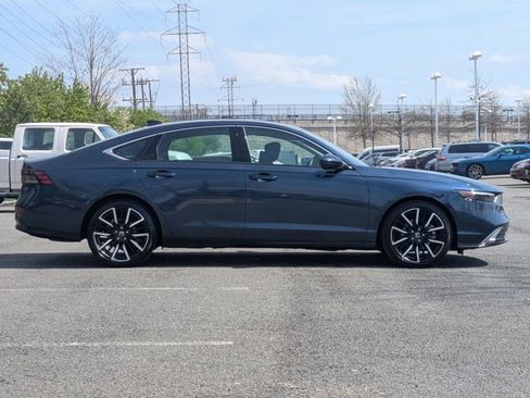 Used 2024 Honda Accord Touring image 4