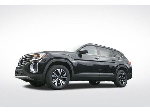 Used 2025 Volkswagen Atlas SE image 32