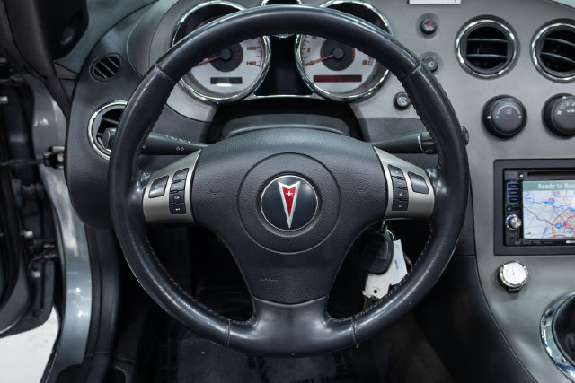 Used 2006 Pontiac Solstice Convertible w/ Premium Package RWD image 12