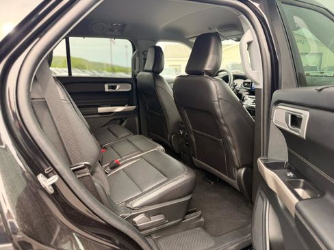 Used 2023 Ford Explorer Limited w/ Equipment Group 301A AWD/4WD image 17