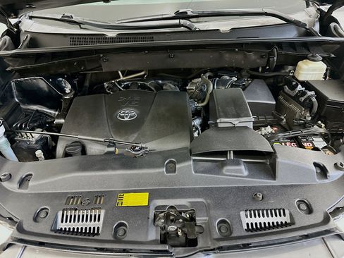 Used 2017 Toyota Highlander XLE w/ Protection Package #3 AWD/4WD image 37