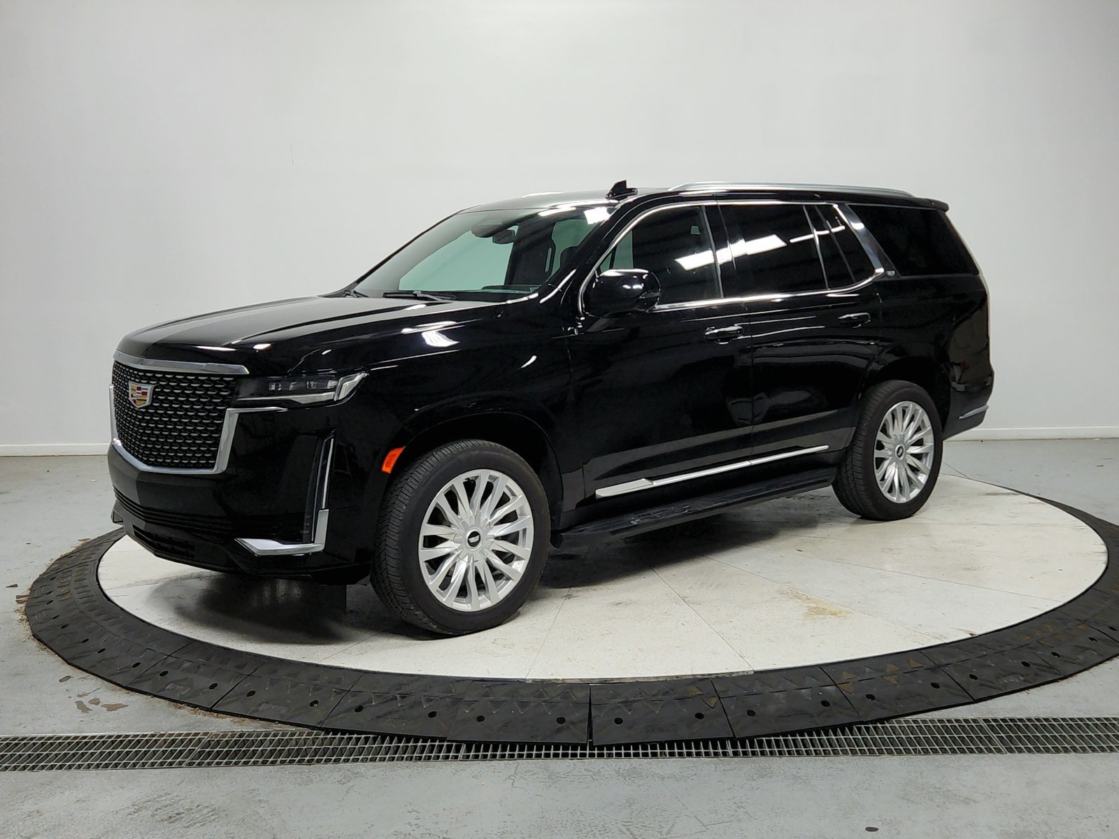Used 2023 Cadillac Escalade Luxury RWD image 4