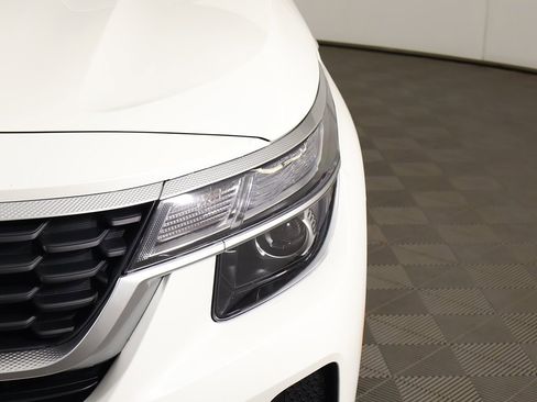 Used 2023 Kia Seltos LX image 12