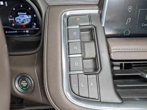 Certified 2022 GMC Yukon SLT w/ SLT Premium Package AWD/4WD image 34