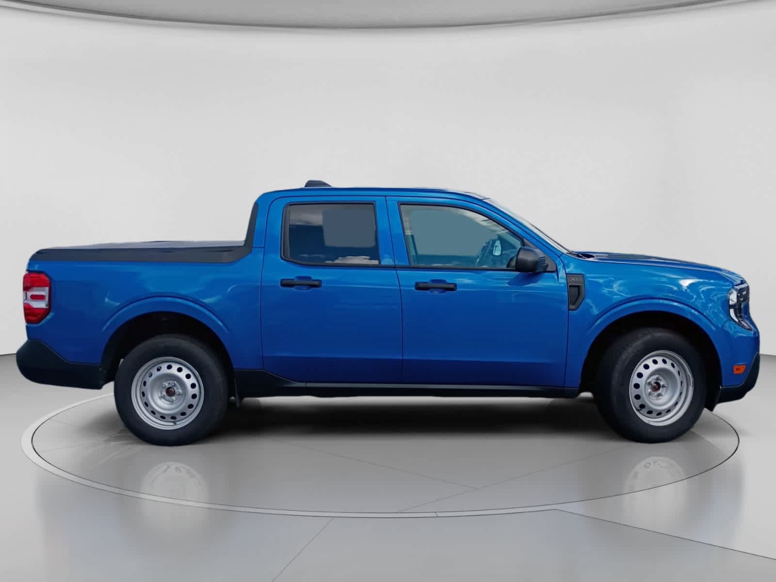 Used 2025 Ford Maverick XL w/ Equipment Group 102A AWD/4WD image 2