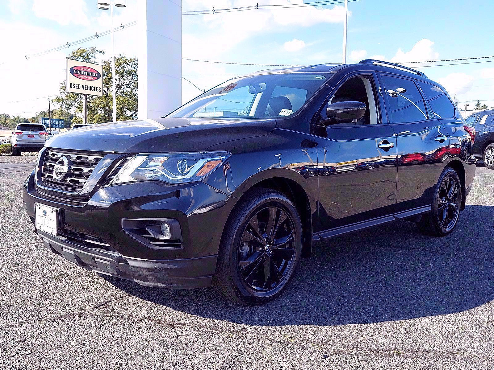 Used 2018 Nissan Pathfinder SL w/ Midnight Edition Package AWD/4WD image 3