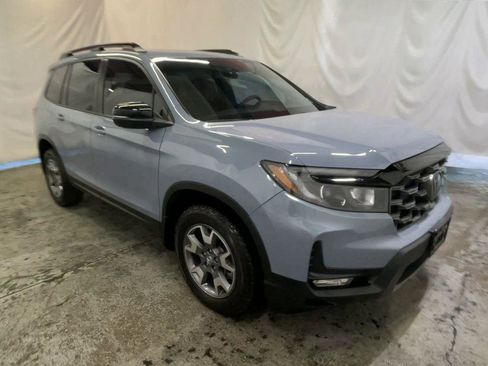 Certified 2023 Honda Passport TrailSport image 2