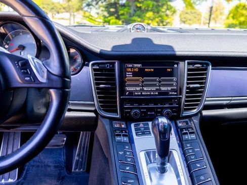 Used 2014 Porsche Panamera S image 48