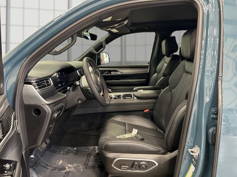 New 2026 Jeep Grand Wagoneer Limited AWD/4WD image 9