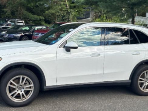 Used 2023 Mercedes-Benz GLC 300 4MATIC image 2