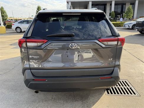 Used 2021 Toyota RAV4 LE image 6