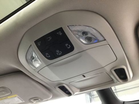 Used 2023 Chrysler Pacifica Limited image 36