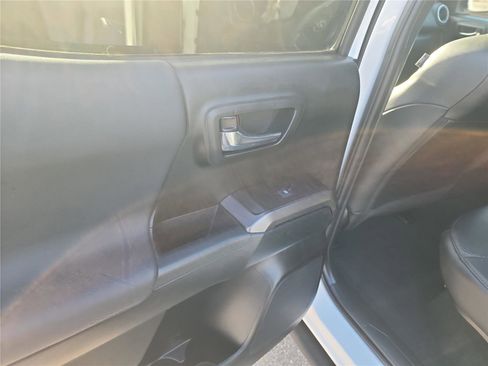 Used 2022 Toyota Tacoma TRD Sport w/ TRD Premium Sport Package image 21