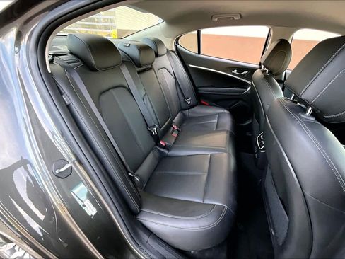 Used 2025 Genesis G70 2.5T image 18