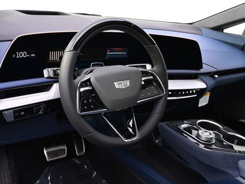 New 2026 Cadillac Optiq Luxury 2 image 11