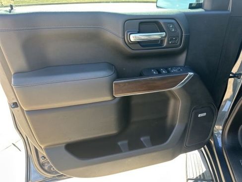 Used 2021 GMC Sierra 1500 SLT w/ SLT Convenience Package AWD/4WD image 17