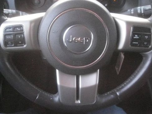 Used 2016 Jeep Patriot Latitude AWD/4WD image 23