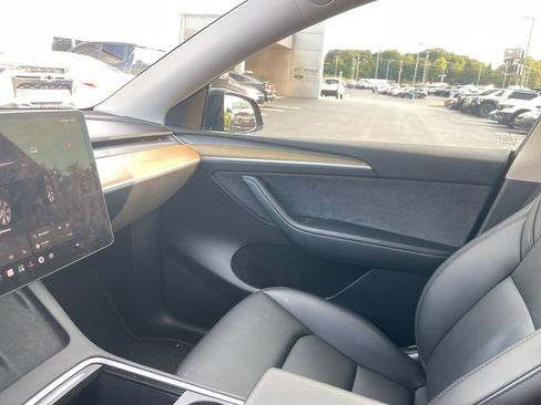 Used 2023 Tesla Model Y Long Range AWD/4WD image 22