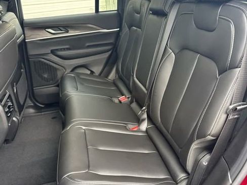 New 2025 Jeep Grand Cherokee Limited w/ Black Appearance Package image 12