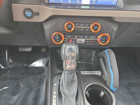 Used 2022 Ford Bronco Wildtrak image 11