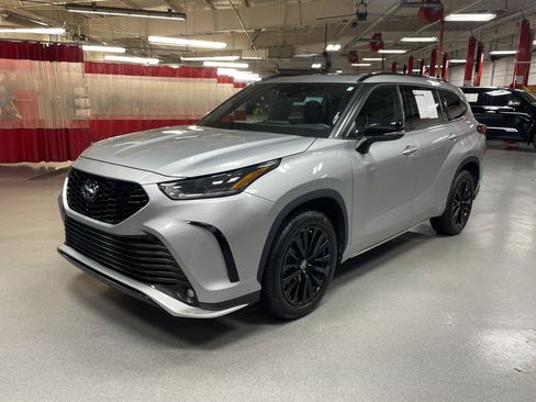 Certified 2023 Toyota Highlander XSE image 5