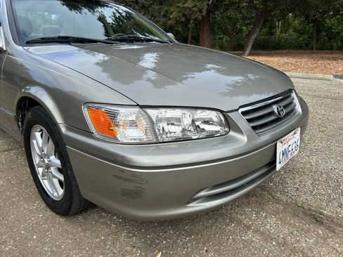 Used 2000 Toyota Camry XLE FWD image 12