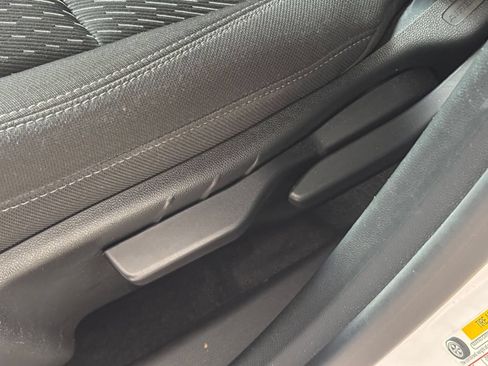 Used 2025 Chevrolet Equinox LT FWD image 22
