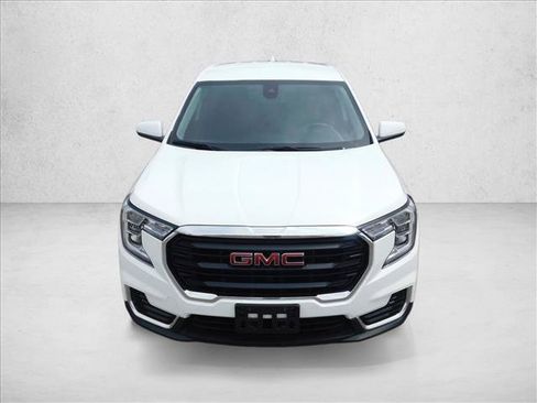 Used 2024 GMC Terrain SLE FWD image 3