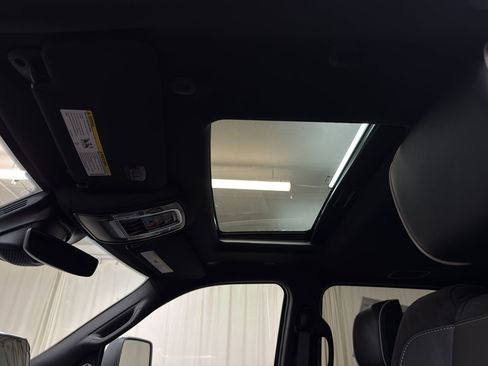 New 2025 RAM 2500 Laramie AWD/4WD image 17