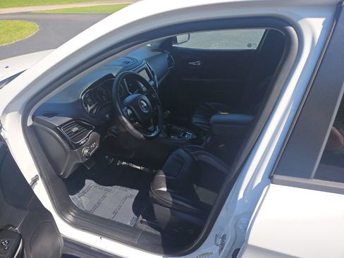 Used 2021 Jeep Cherokee Latitude Plus AWD/4WD image 15