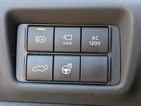 Used 2023 Toyota Highlander Platinum image 10