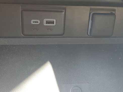 Used 2024 Chevrolet Suburban Premier image 34