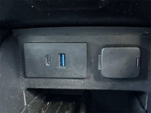 Used 2018 Ford Explorer XLT w/ Equipment Group 202A image 23