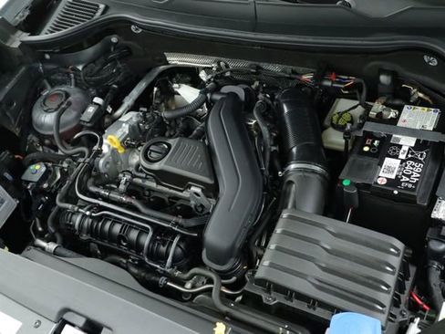 New 2025 Volkswagen Taos SE w/ Panoramic Sunroof Package FWD image 11