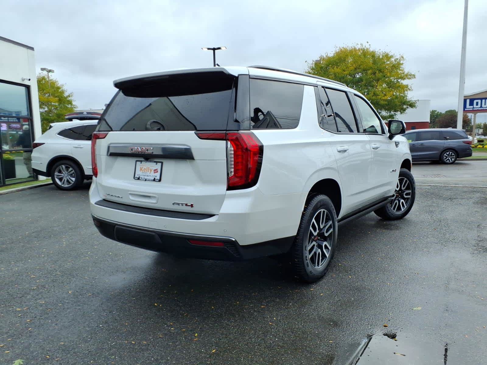 Used 2024 GMC Yukon AT4 w/ AT4 Premium Plus Package AWD/4WD image 5