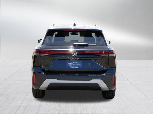 Certified 2025 Volkswagen Tiguan SE w/ Panoramic Sunroof Package AWD/4WD image 6