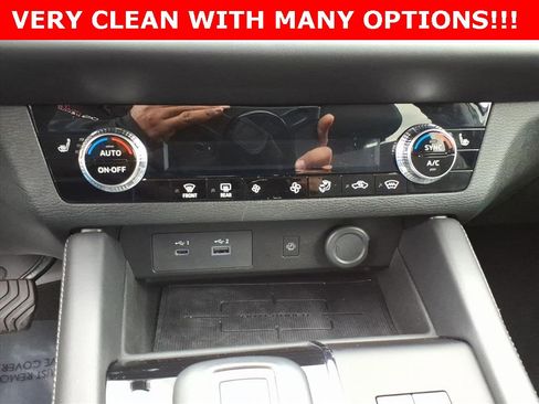 Used 2025 Mitsubishi Outlander SE image 21