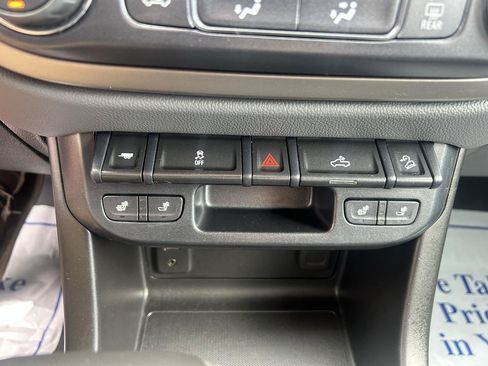 Used 2017 Chevrolet Colorado Z71 AWD/4WD image 24