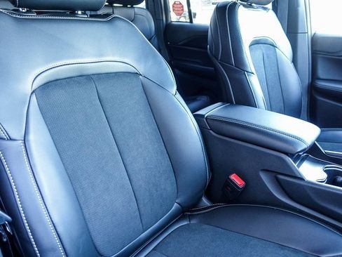 New 2025 Jeep Grand Cherokee Altitude image 30