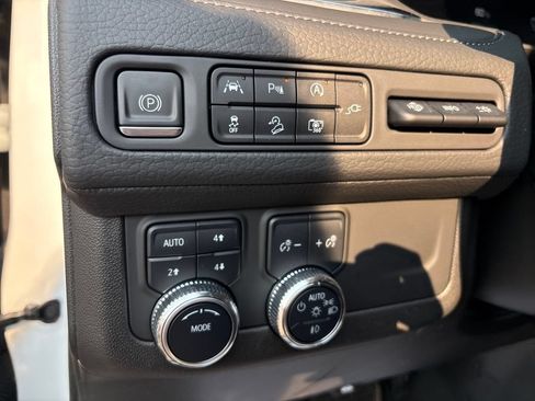 Used 2022 GMC Yukon XL Denali AWD/4WD image 22