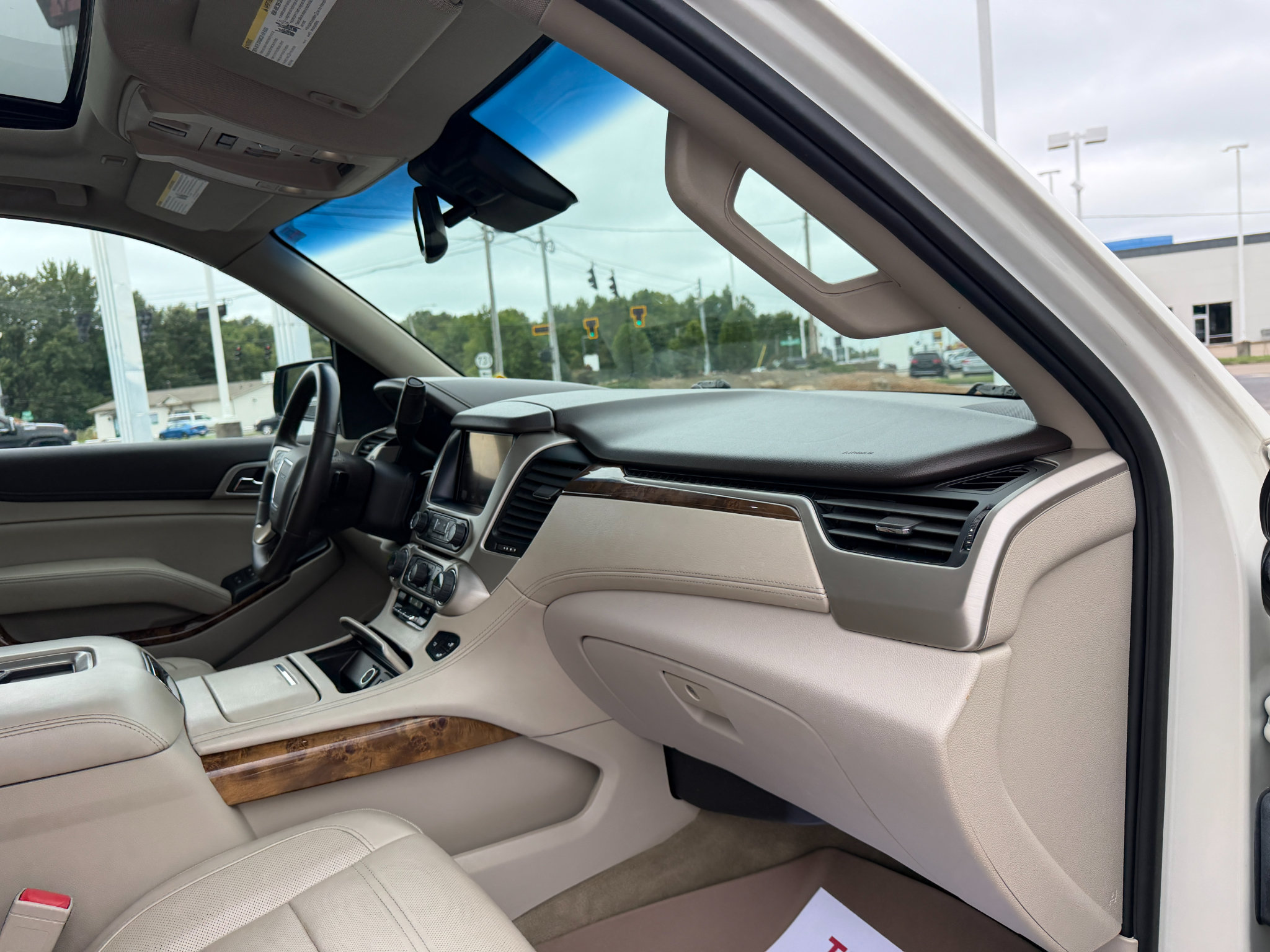 Used 2015 GMC Yukon Denali w/ Touring Package AWD/4WD image 21