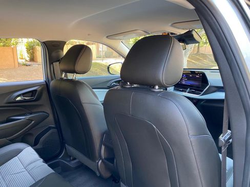 Used 2025 Chevrolet Trax LT w/ Driver Confidence Package image 42