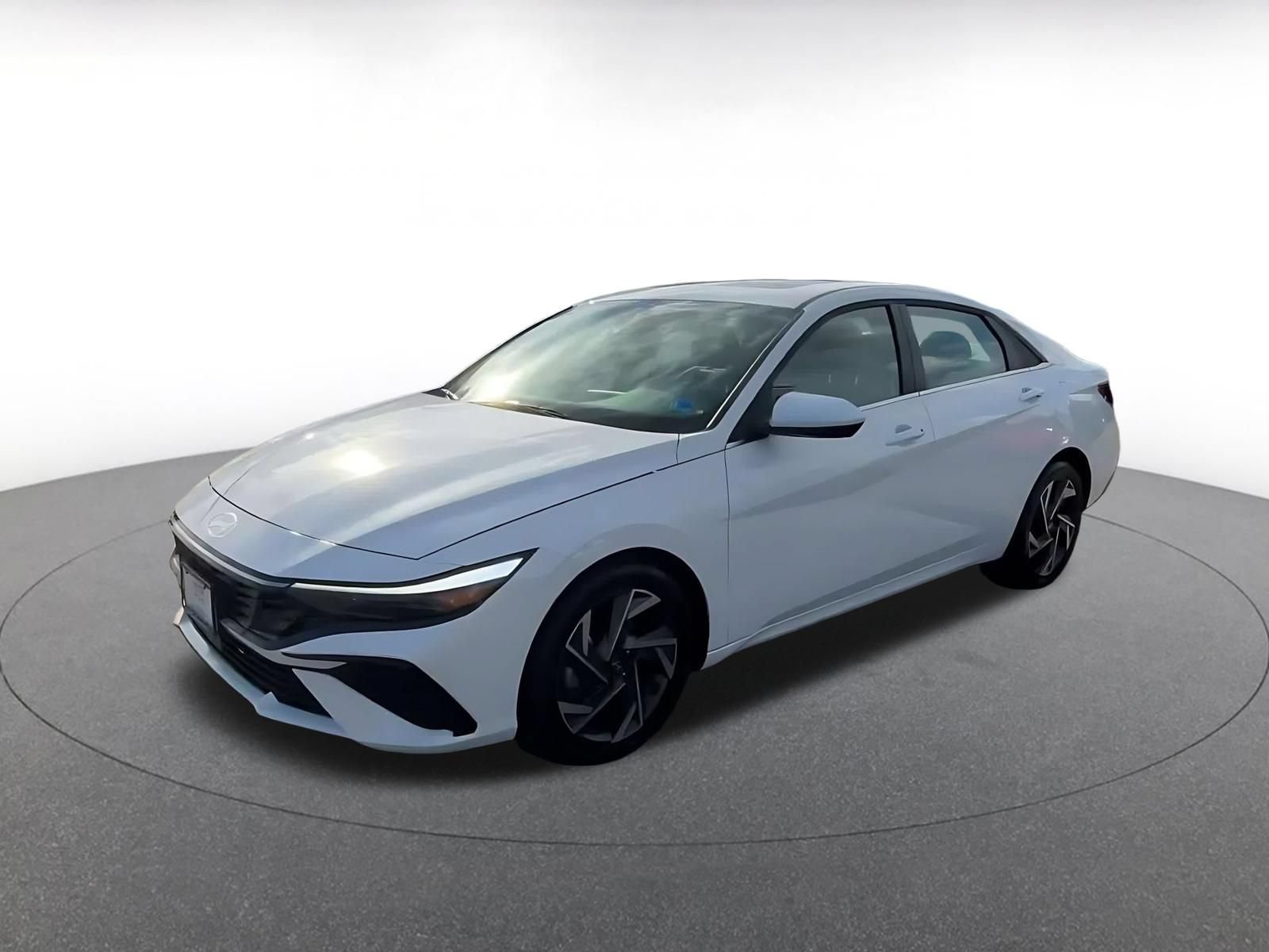 Used 2025 Hyundai Elantra SEL FWD image 7