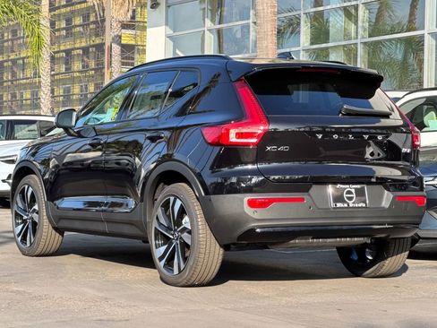 New 2026 Volvo XC40 B5 Ultra image 3