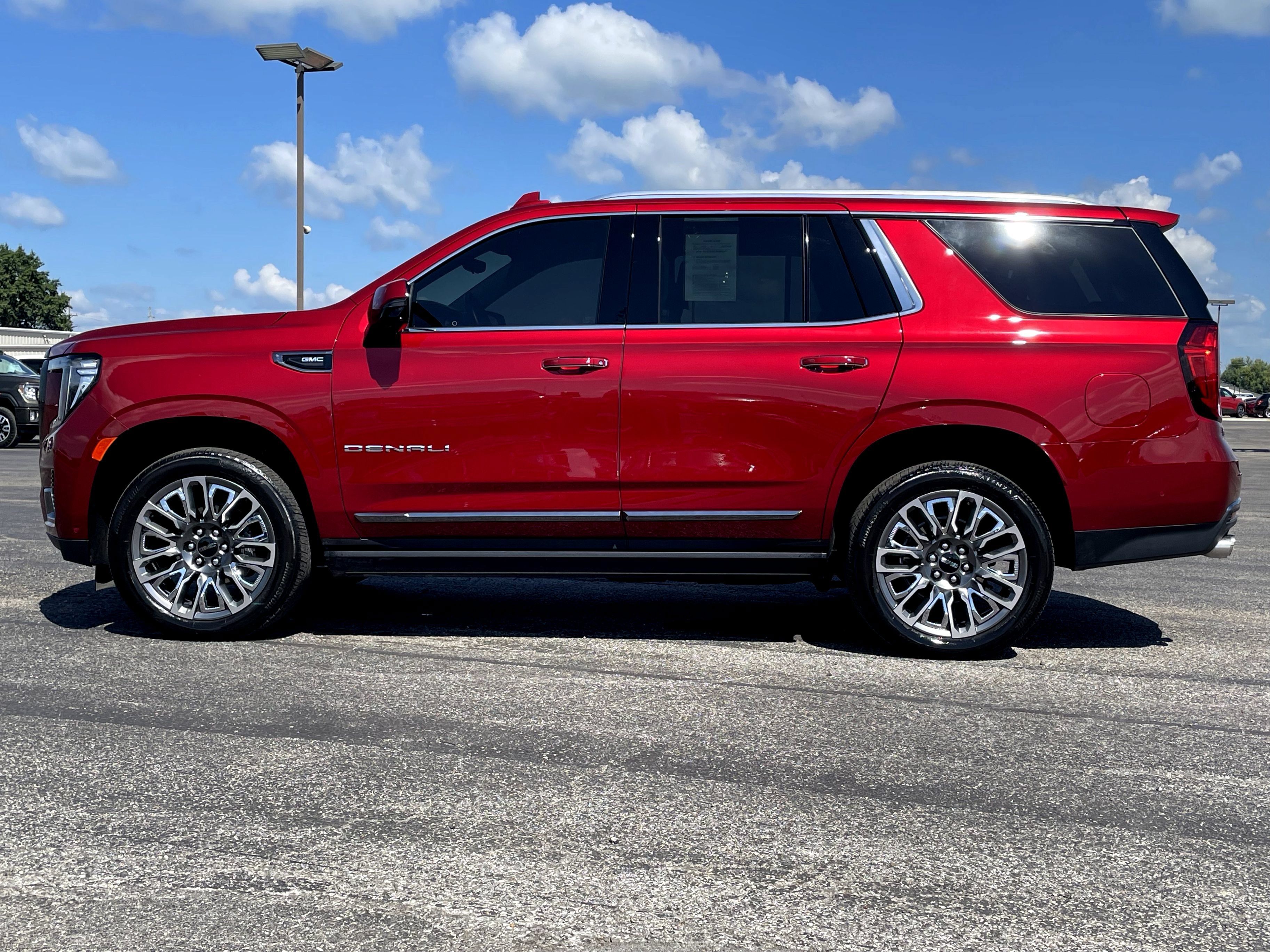 Certified 2023 GMC Yukon Denali Ultimate w/ LPO, Floor Liner Package AWD/4WD image 7